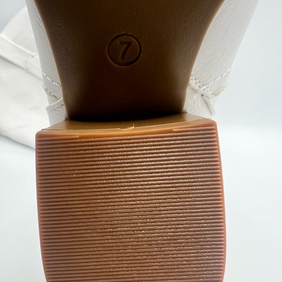 Women's White Cowboy Boots - Picture 10 of 10